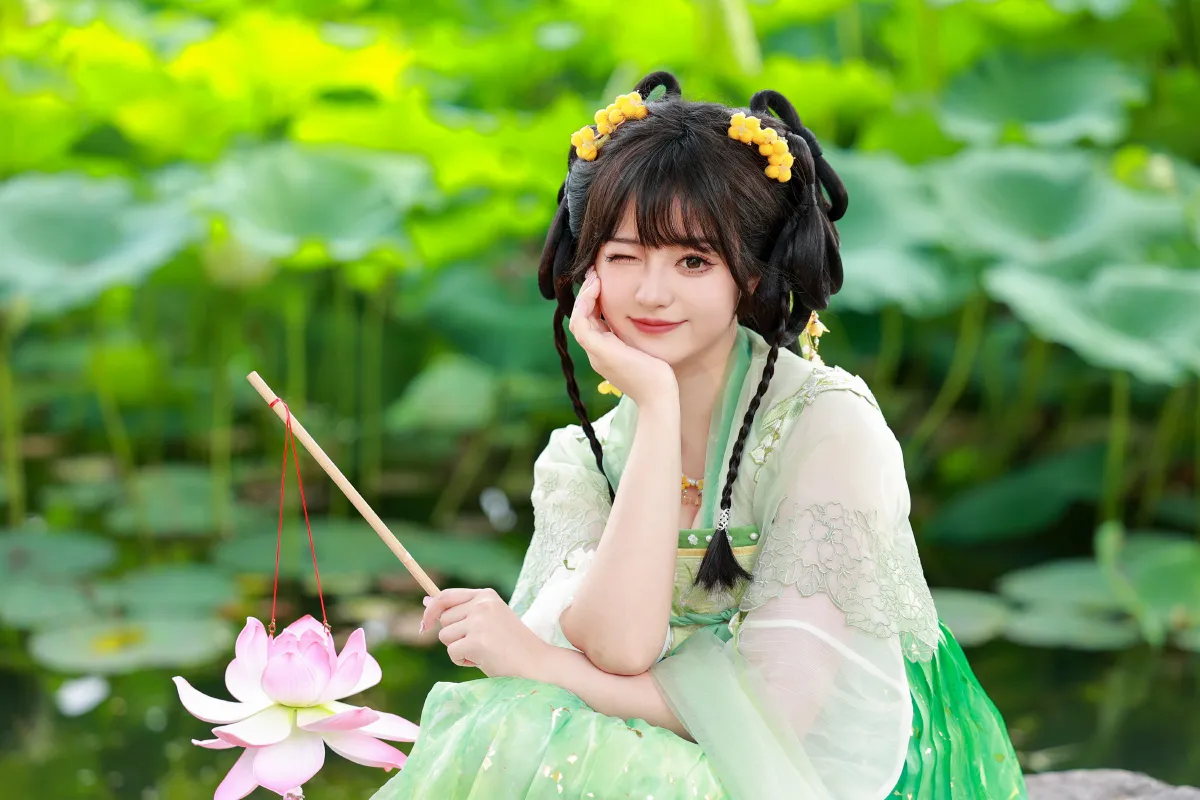 荷塘少女
