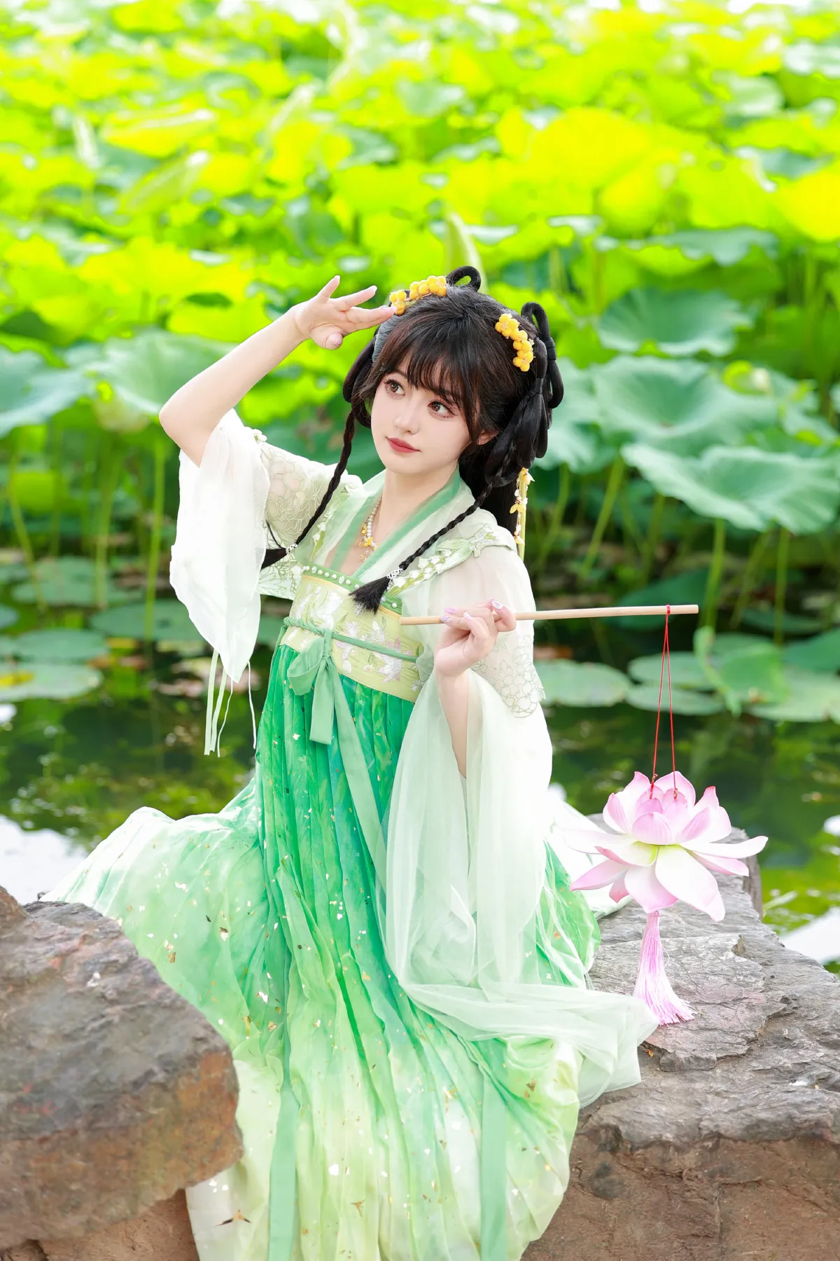 荷塘少女