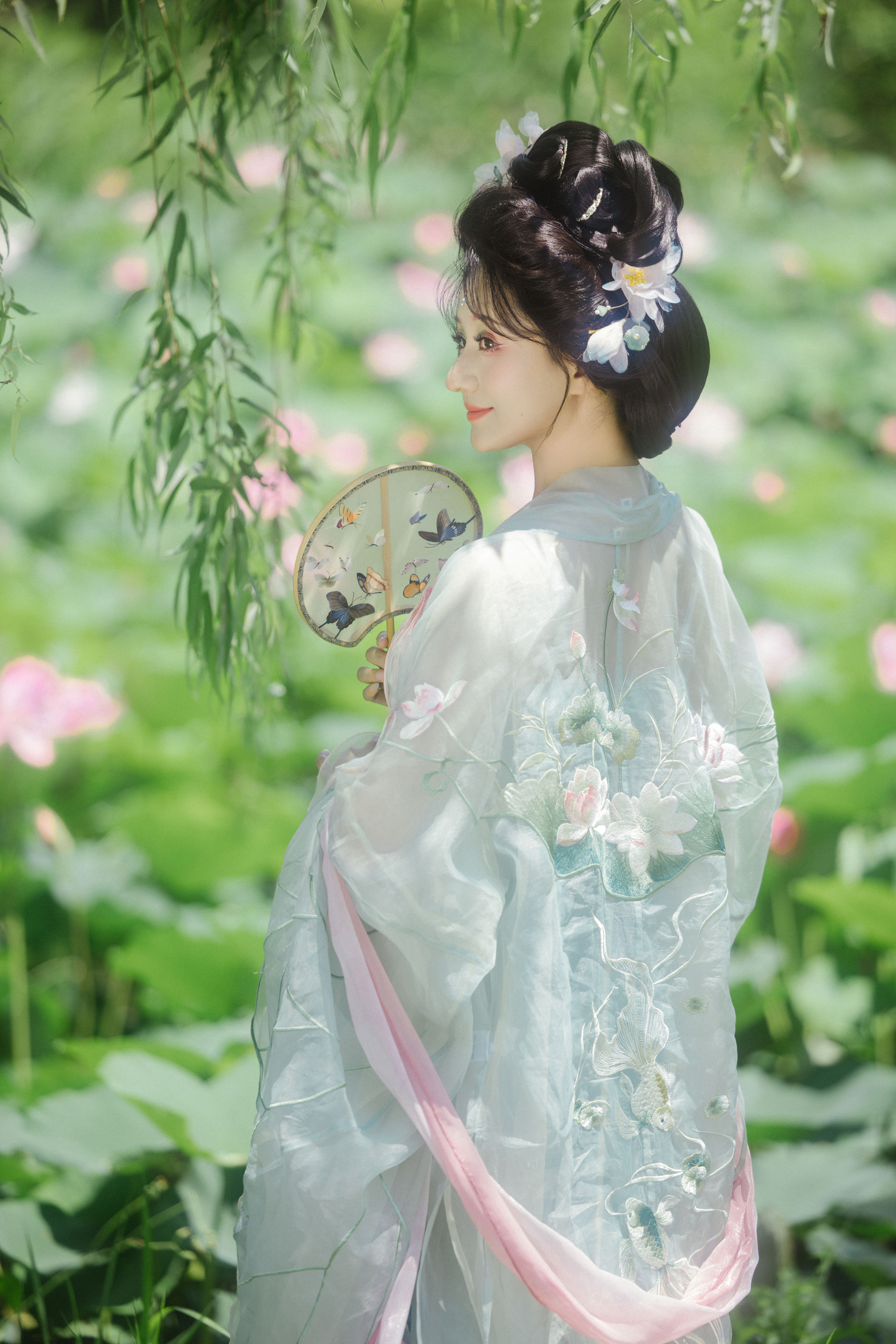 风吹荷花香
