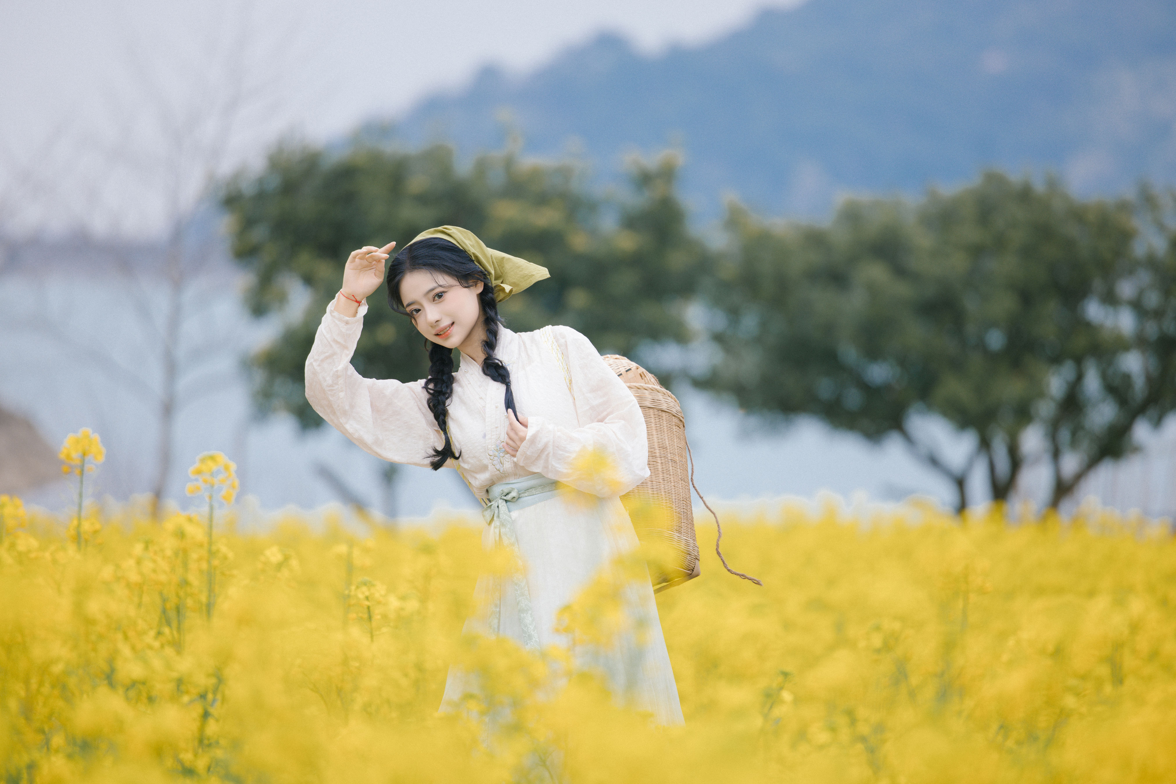 油菜花与少女1