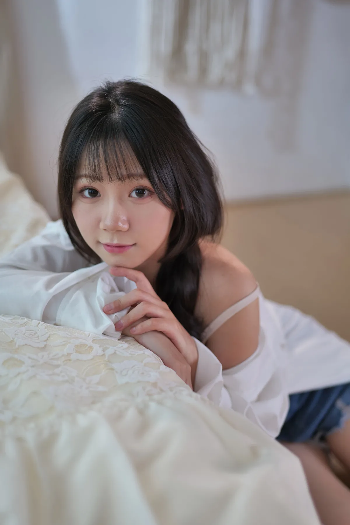 静谧午后，阳光与女孩的温柔邂逅
