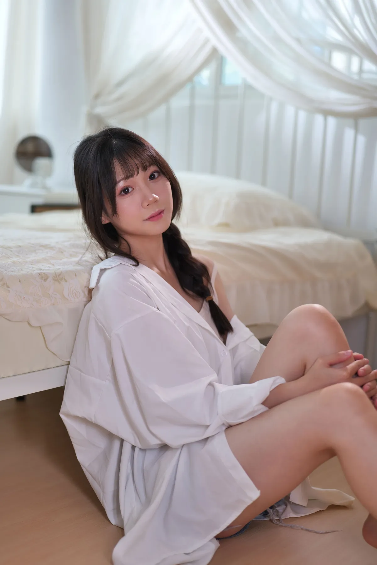 静谧午后，阳光与女孩的温柔邂逅