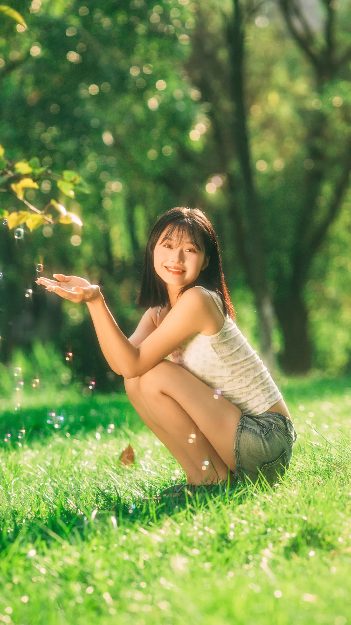 悬浮夏日里的彩色泡泡