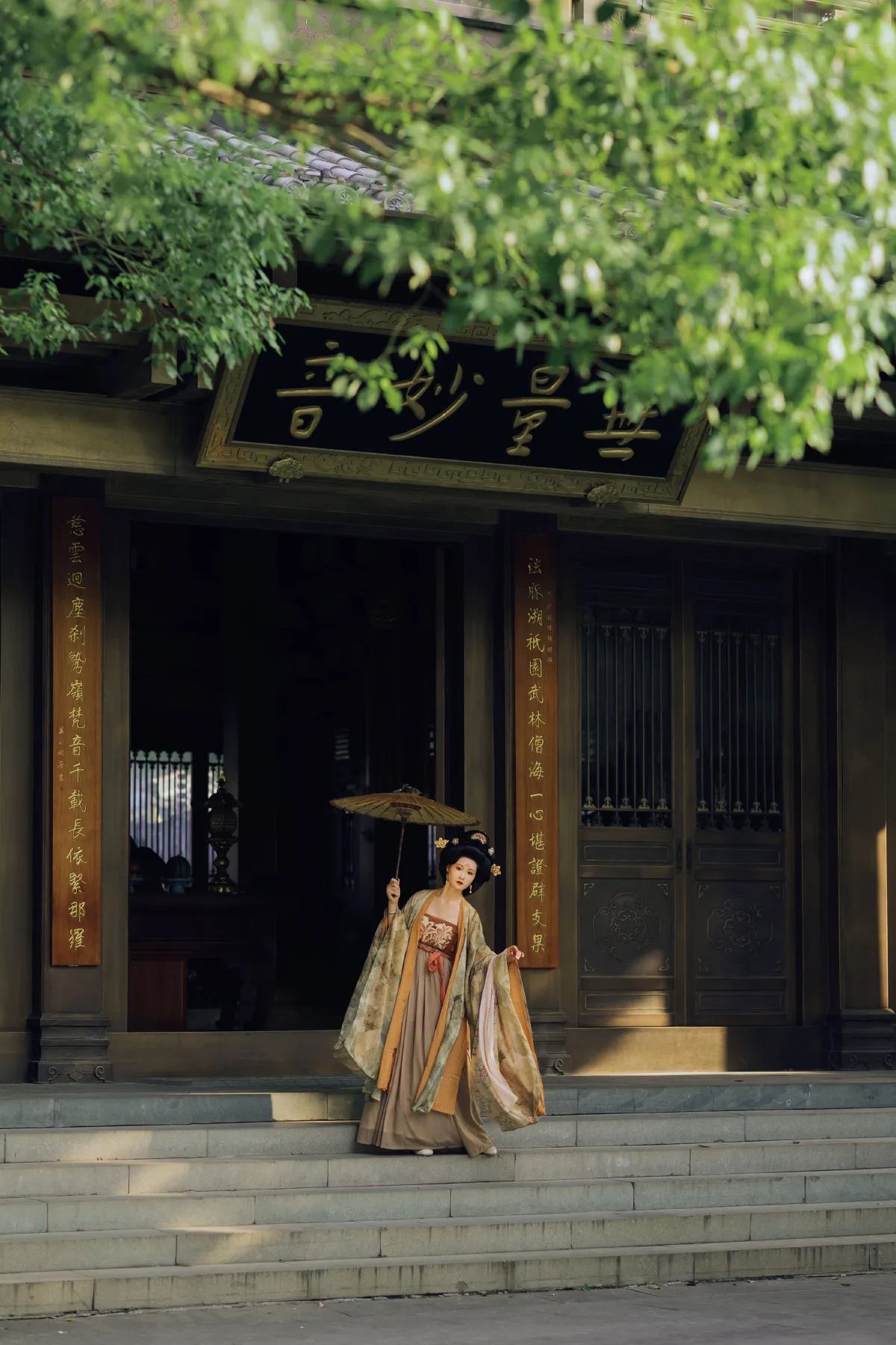 秋谒古寺