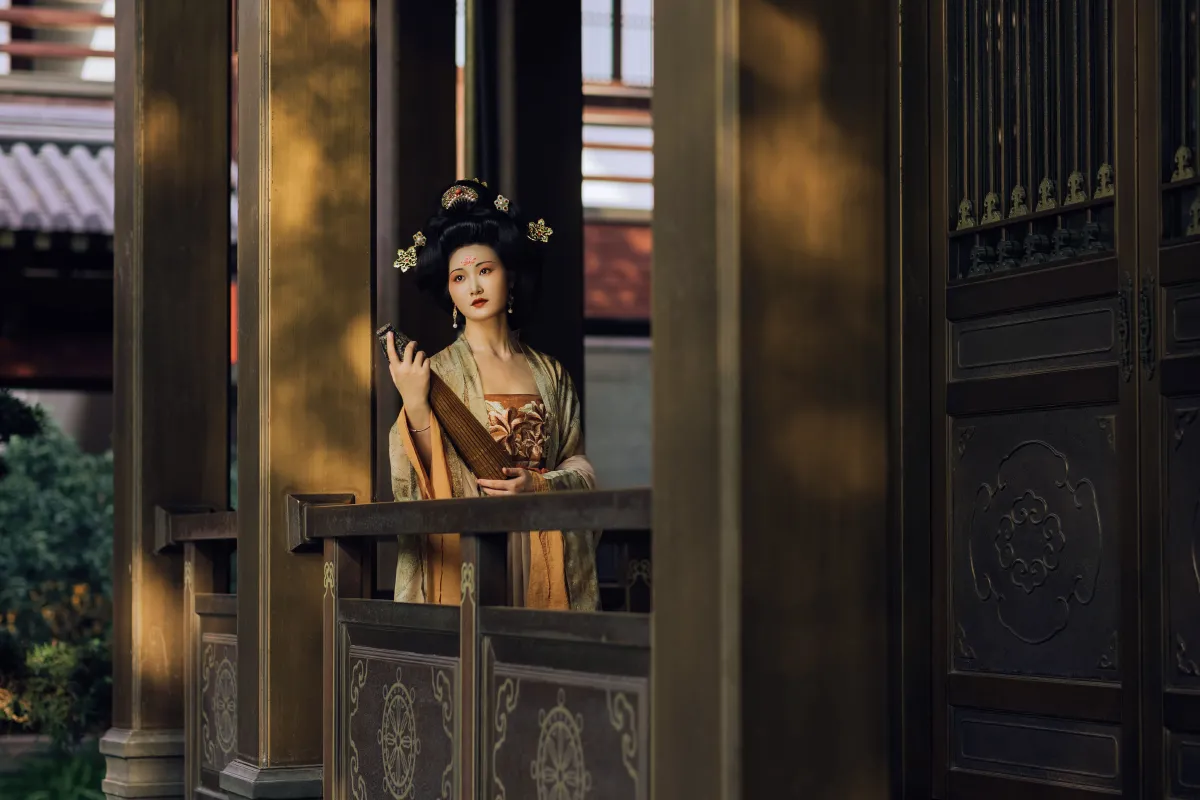 秋谒古寺