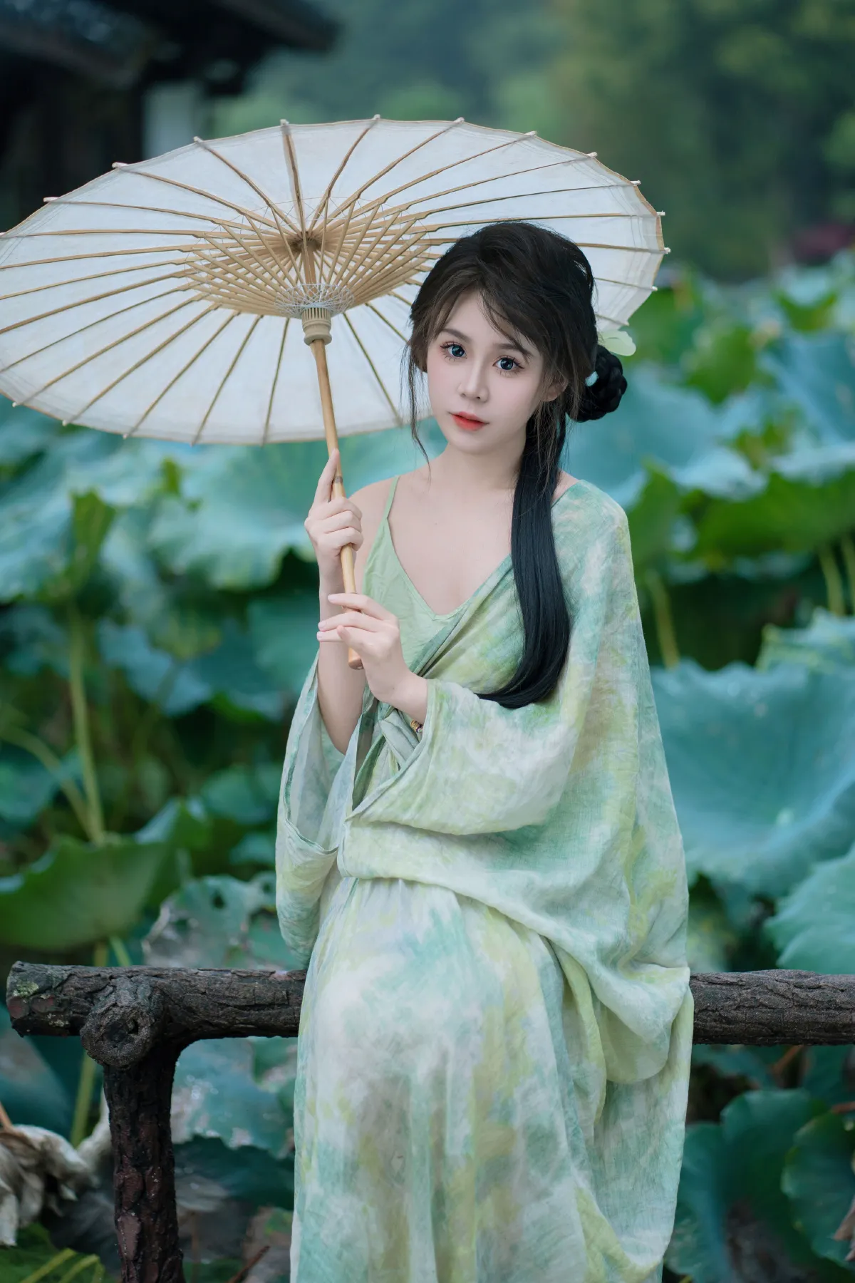 西夏_泡芙小方《阴雨荷花》美图作品图片2