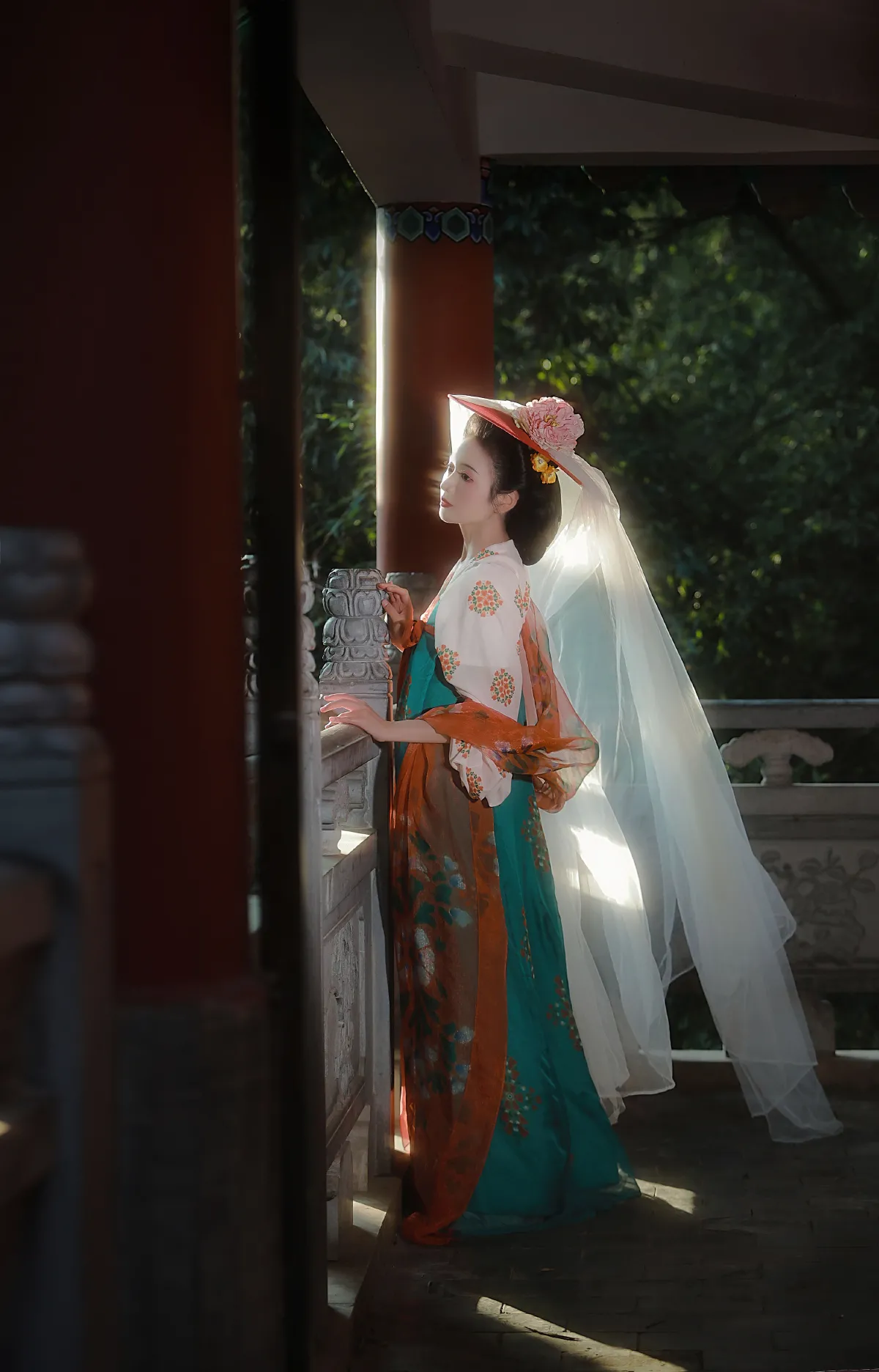 金陵玉殿莺啼晓