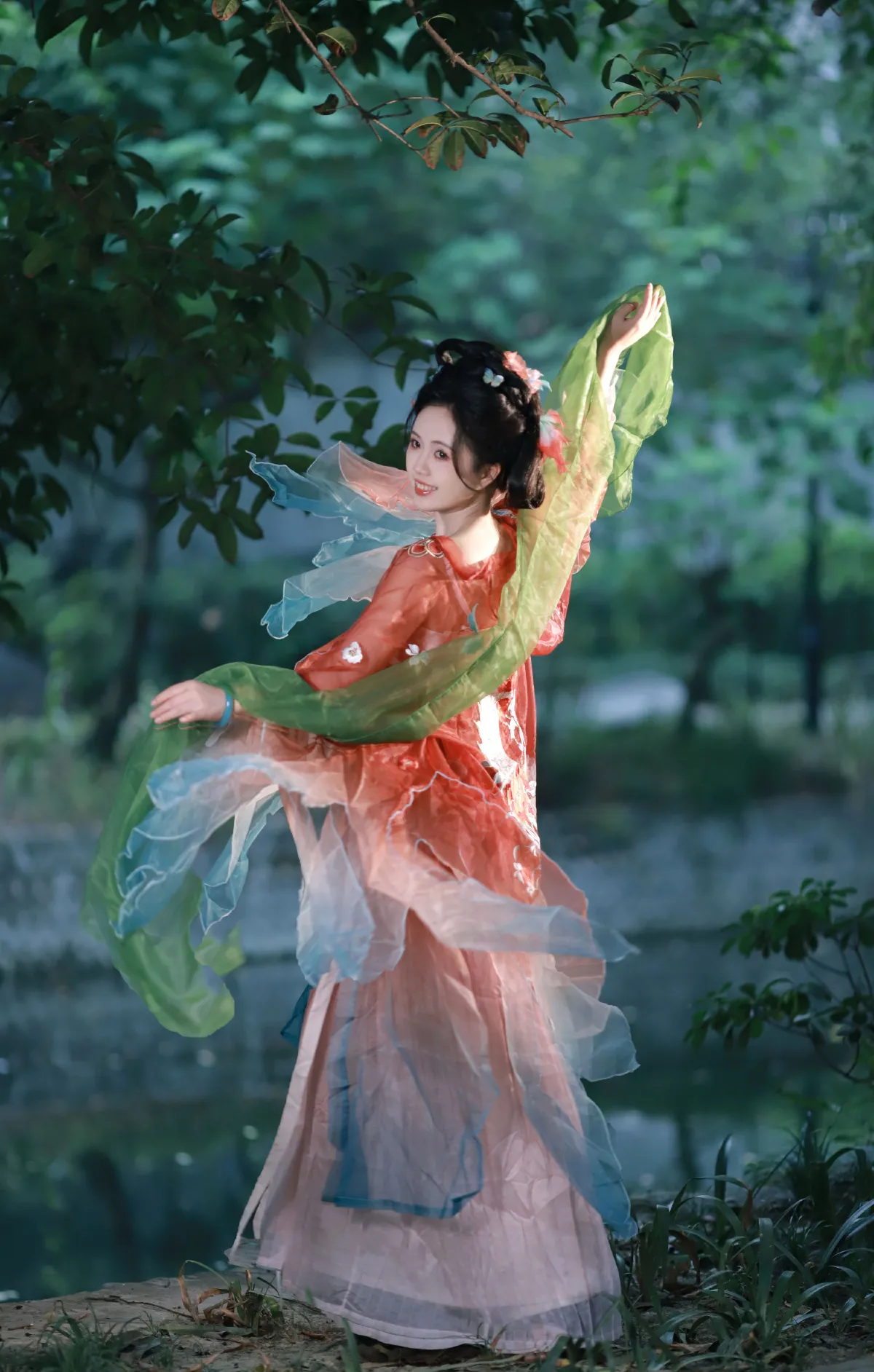 卷卷不卷w_在下青禾《风起》美图作品图片3