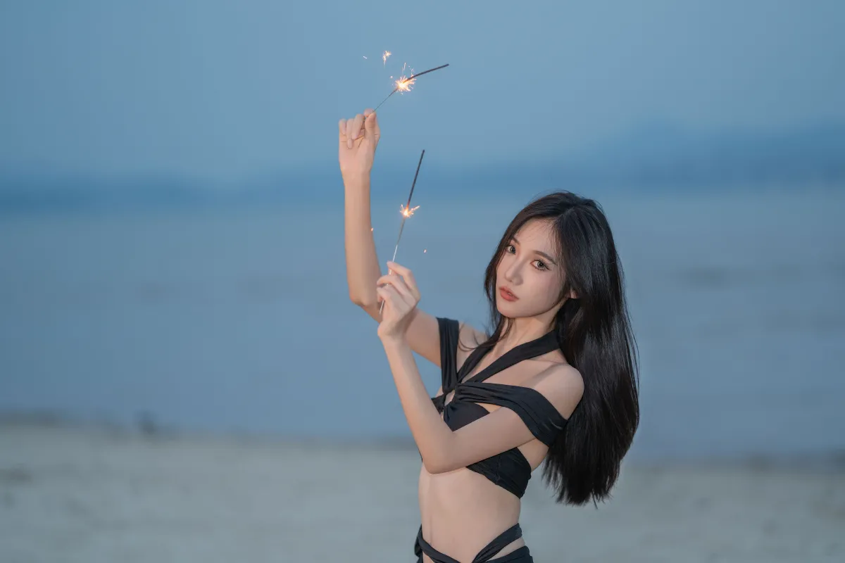 陈先森_o1ne万《夜幕下的海边少女》美图作品图片1