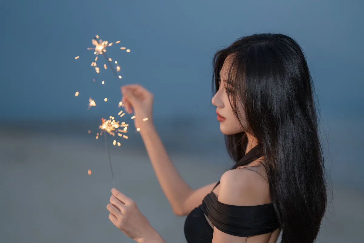 夜幕下的海边少女3