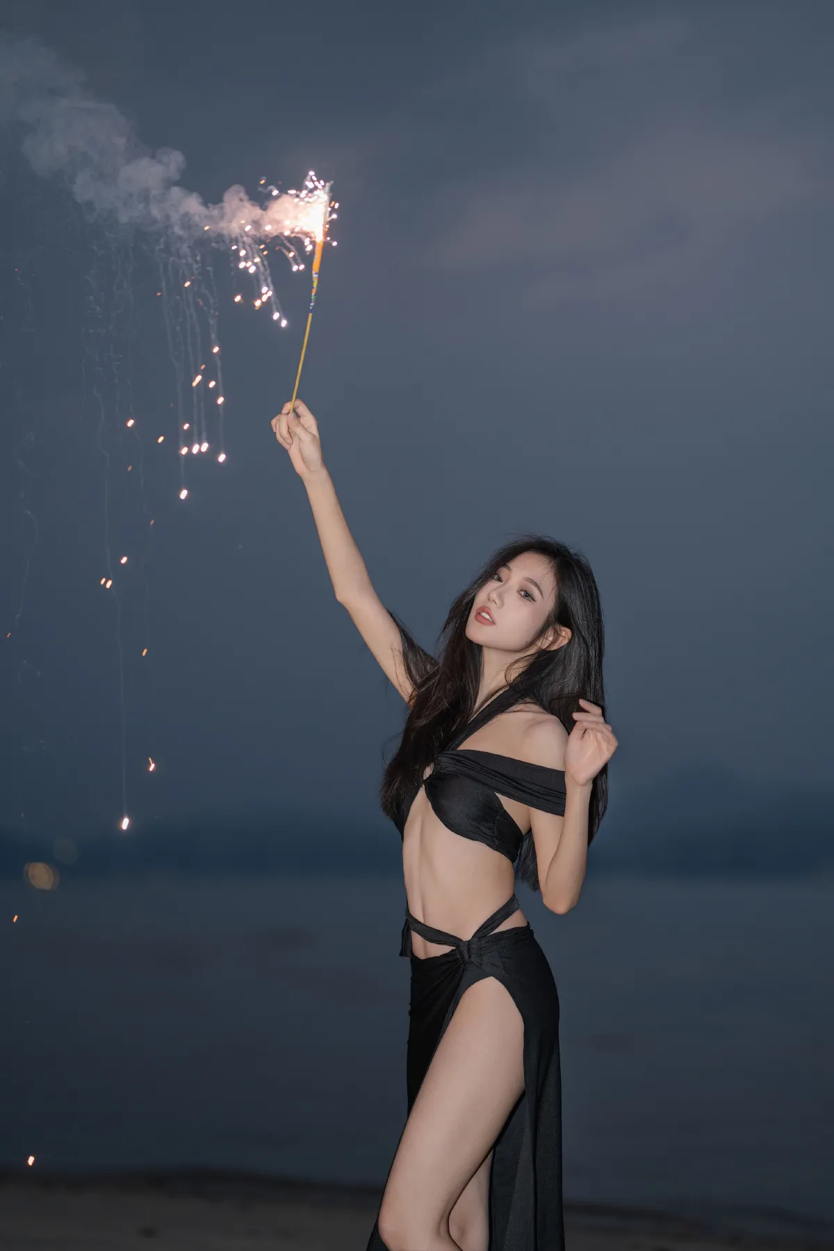 夜幕下的海边少女5