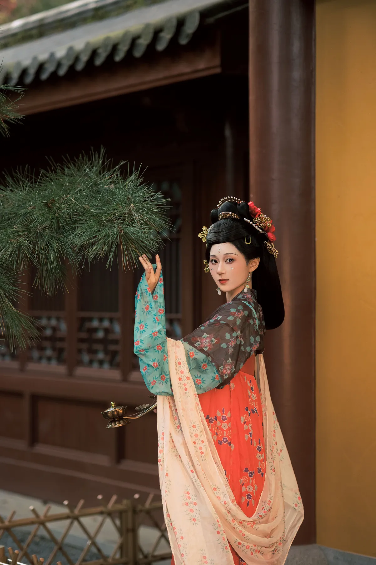 若寒Rock_郑钰熙《山寺踏秋》美图作品图片2