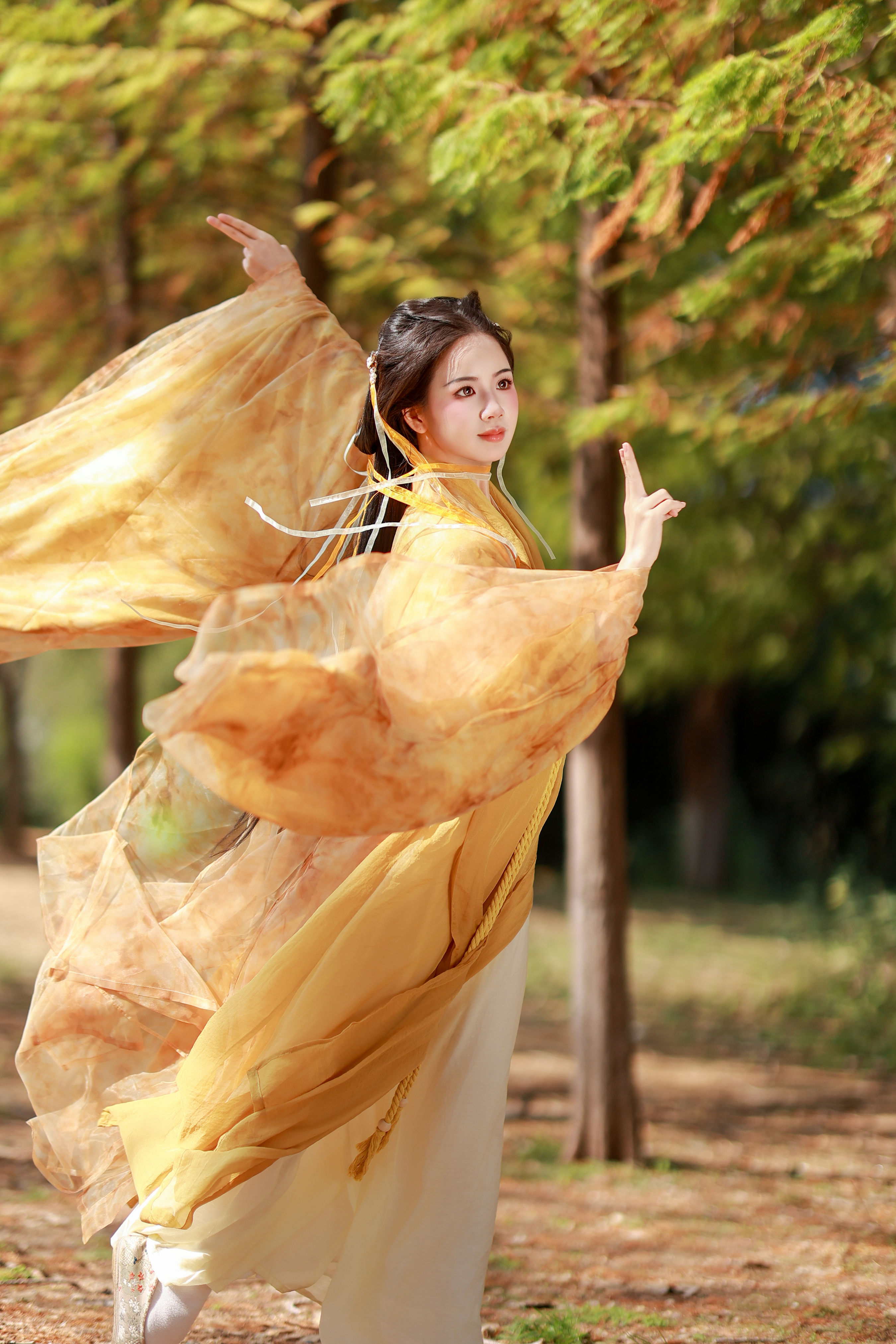 荷叶叶_小杜同学《黄衫女子》美图作品图片3