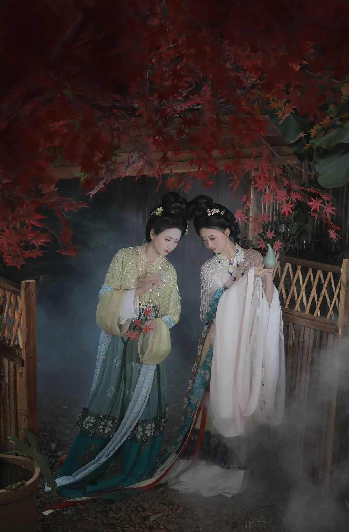眉目自成诗三百，鬓如春风裁2