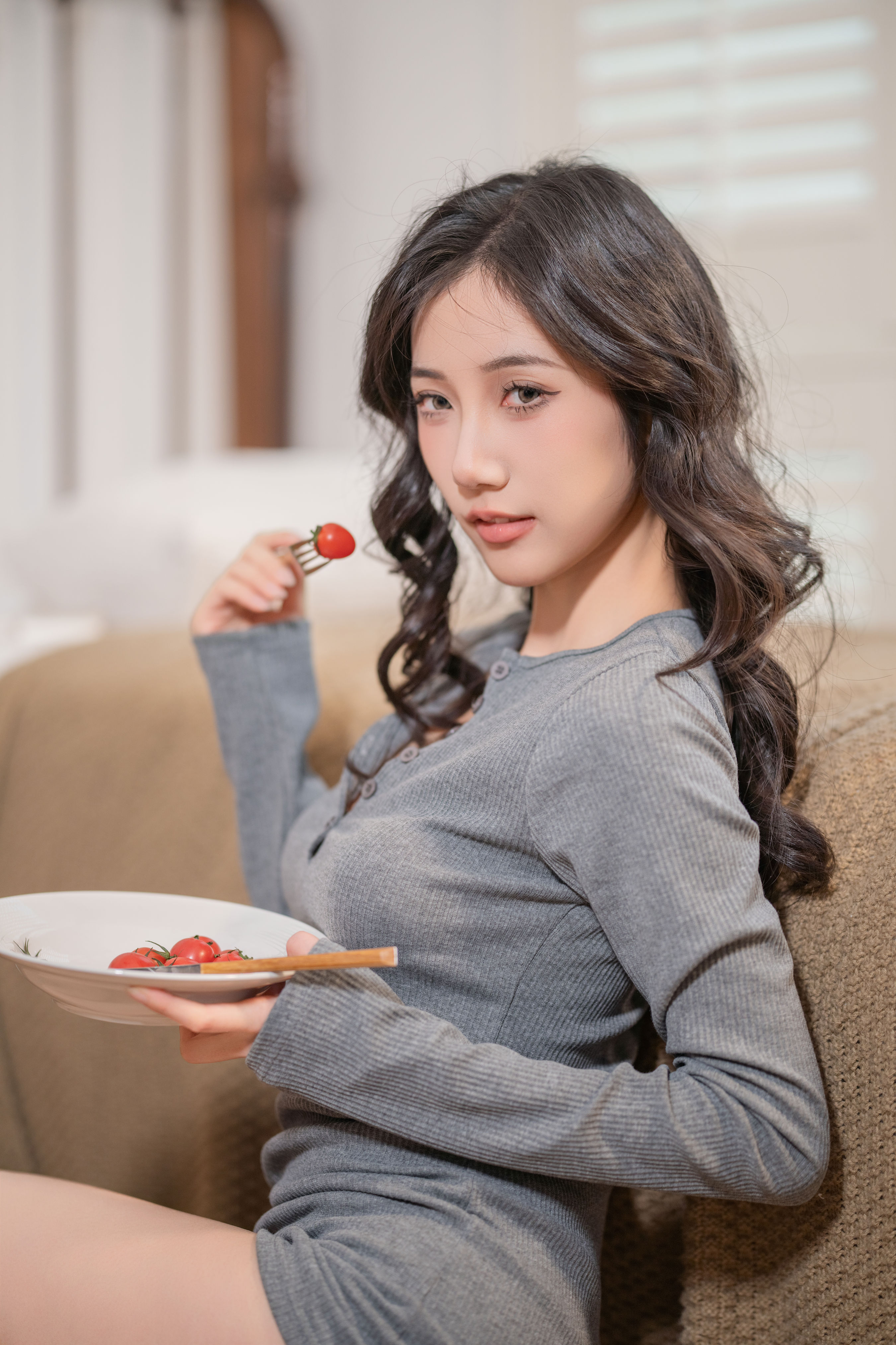 灰裙佳人