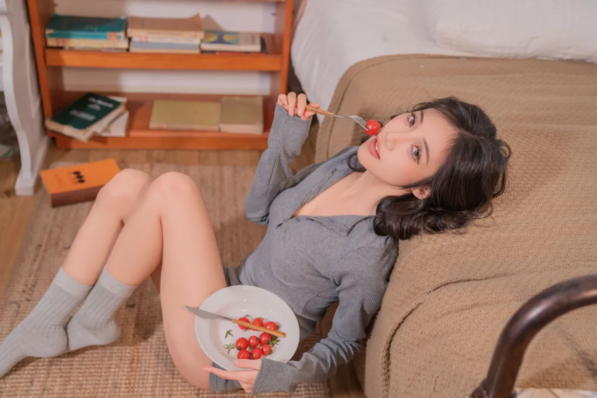 灰裙佳人