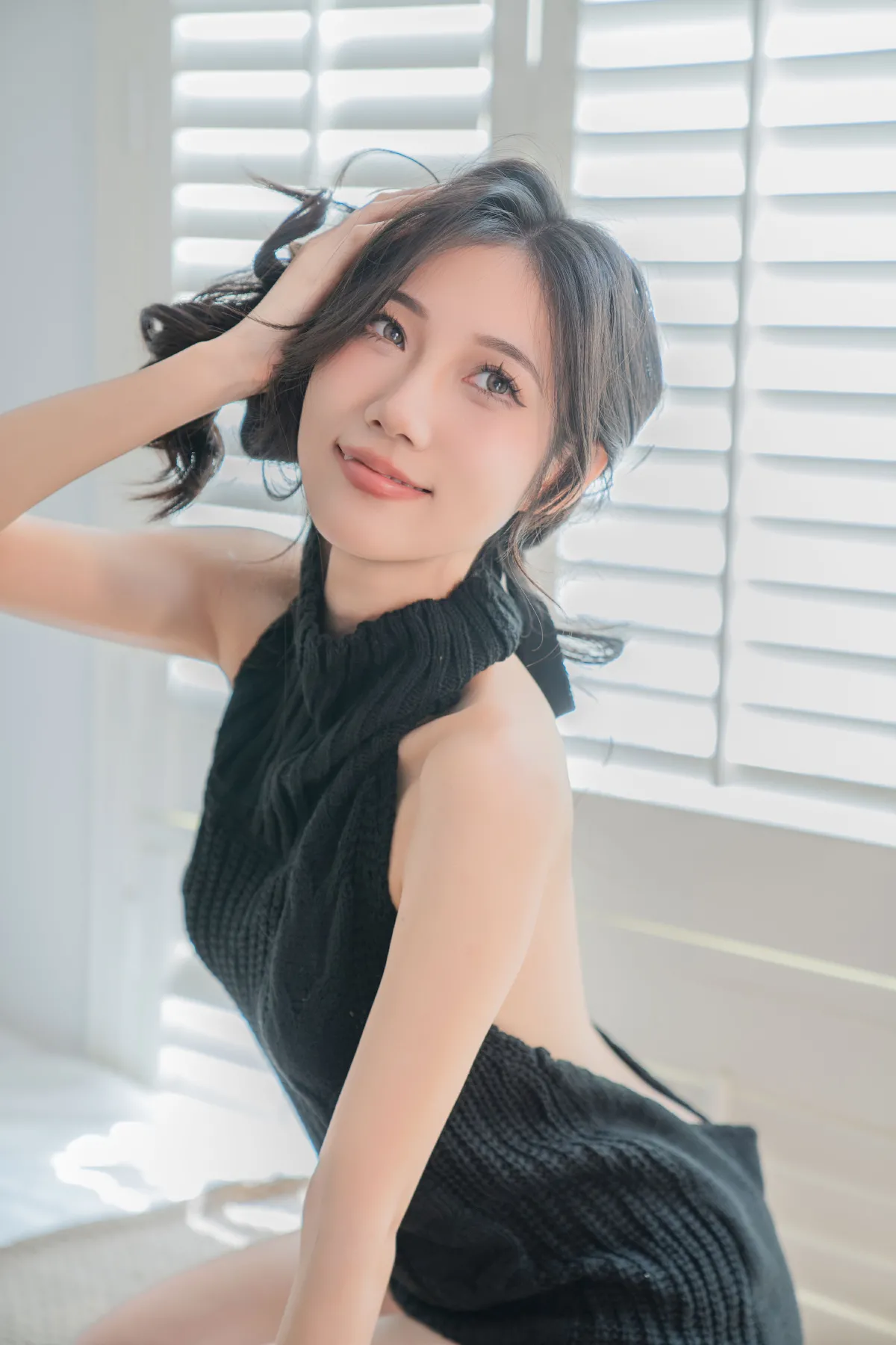 黑色毛衣