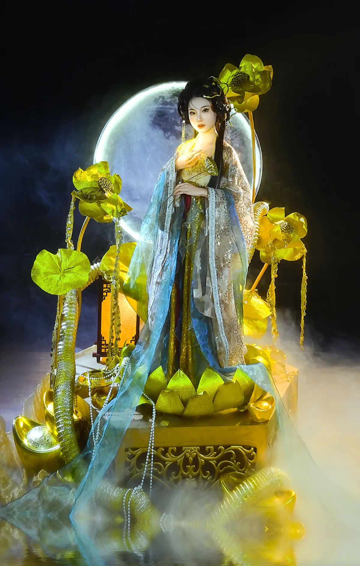 蛇缠金莲
