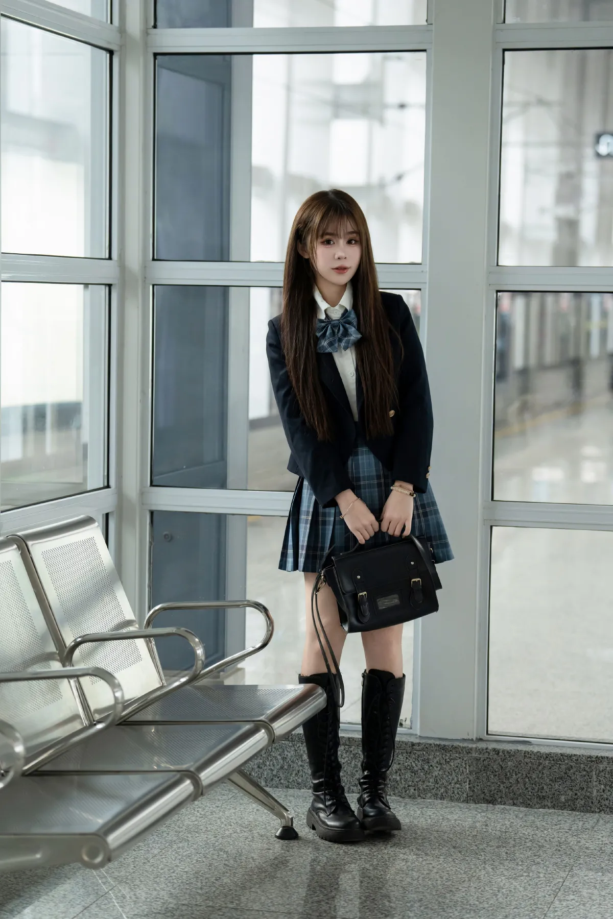 西夏_泡芙小方《等车也等你》美图作品图片1
