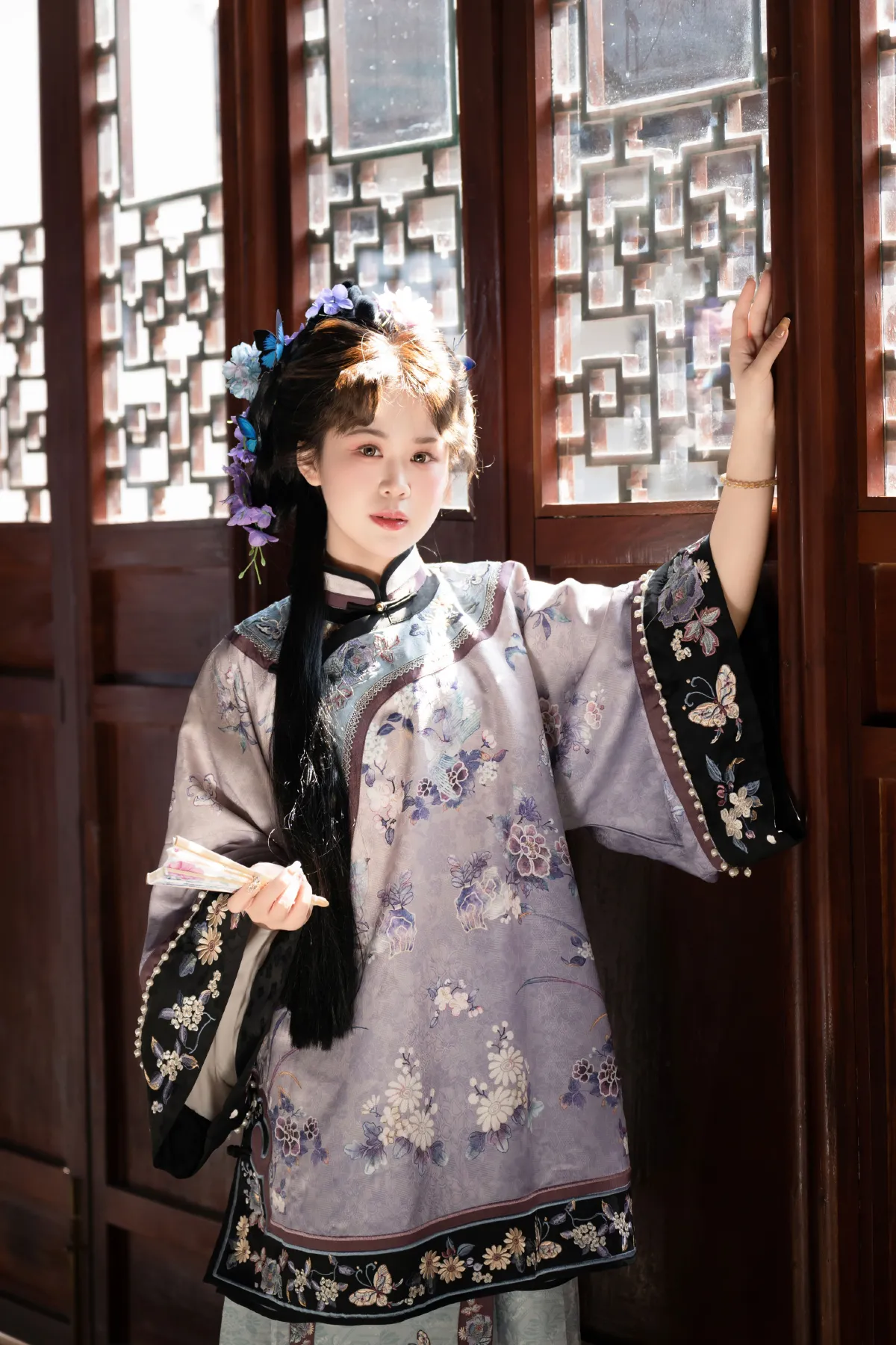 不过都是笼中鸟