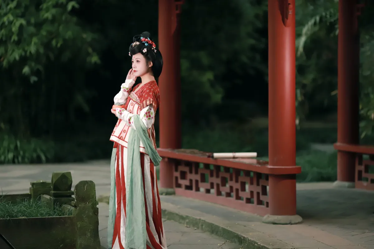 卷卷不卷w_小羊咩咩《梦回长安》美图作品图片4