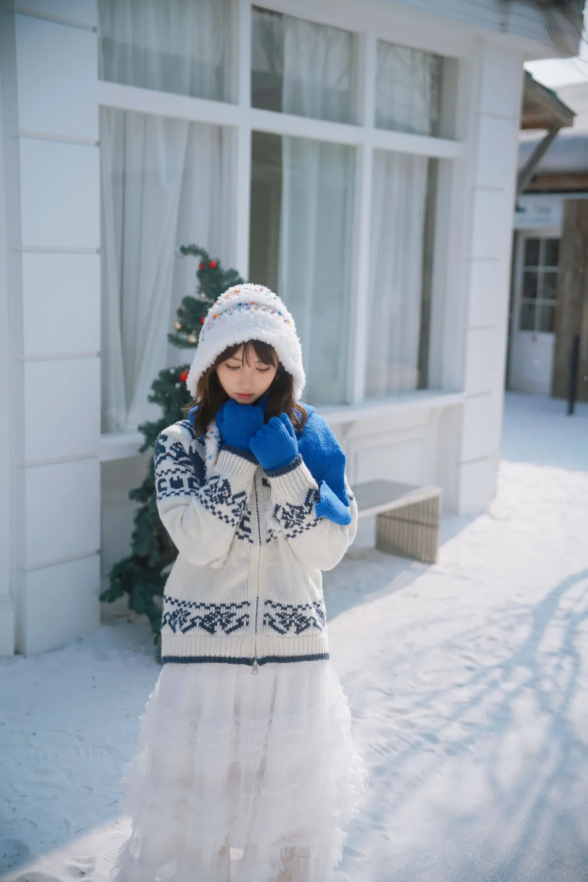 雪地里的元气少女