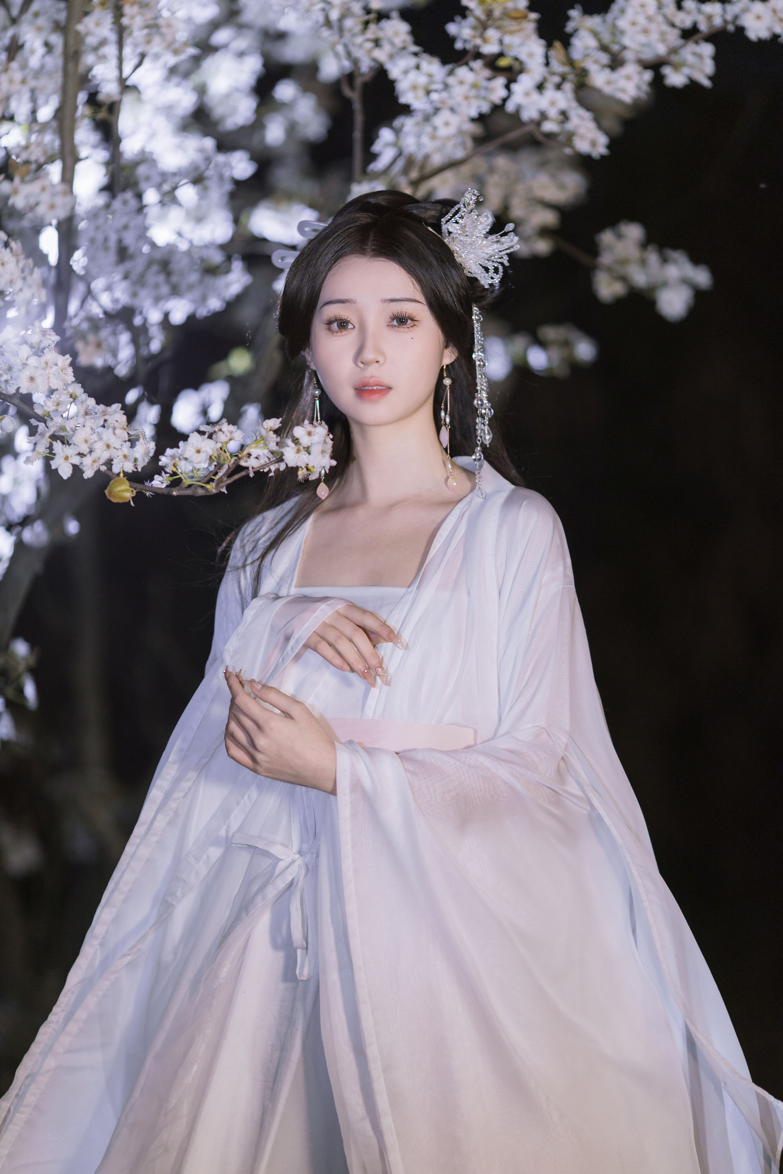 晓山青_褚鸢鸢《叶冰裳仿妆》美图作品图片2