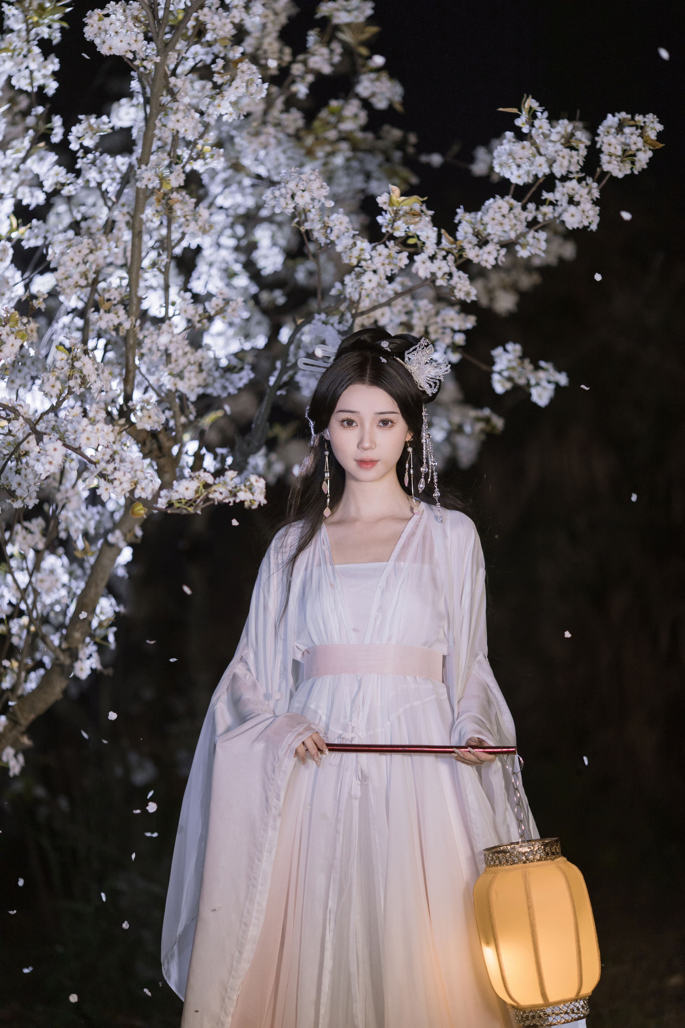 晓山青_褚鸢鸢《叶冰裳仿妆》美图作品图片3