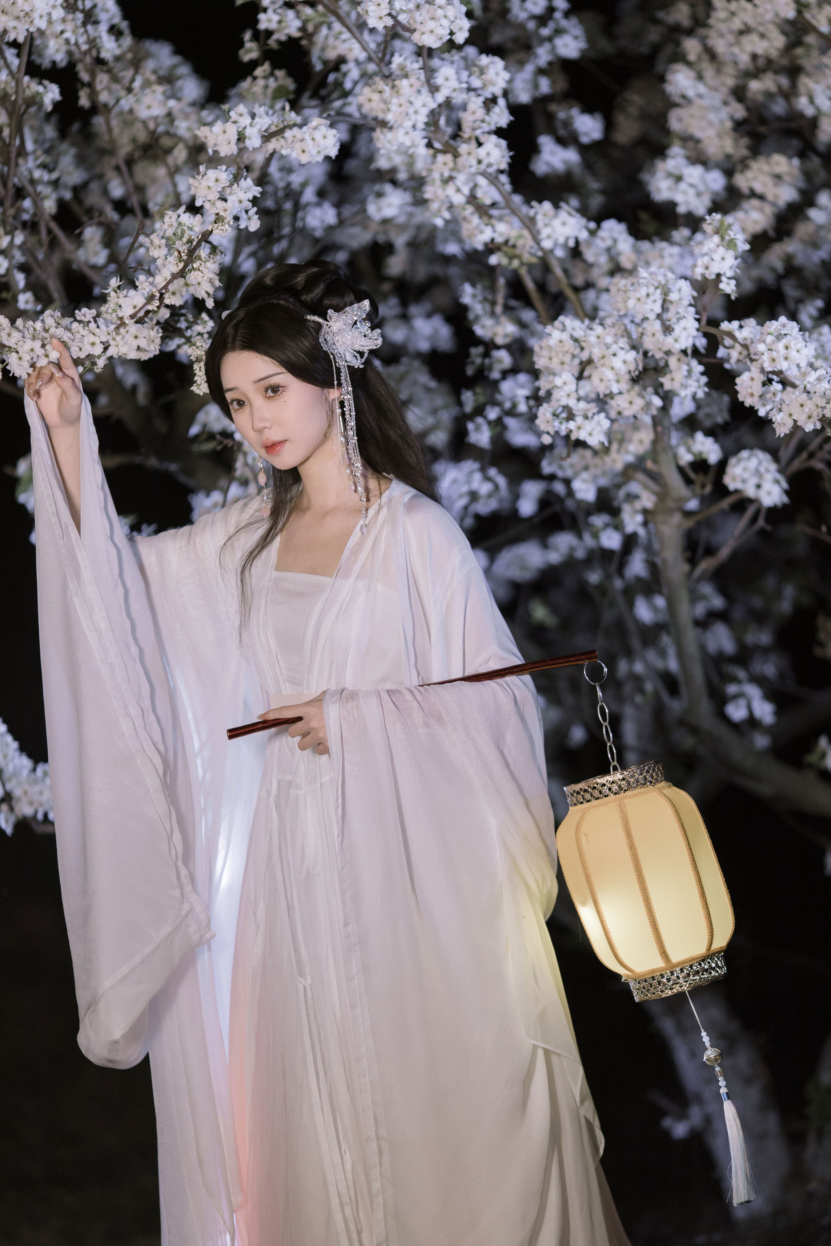 晓山青_褚鸢鸢《叶冰裳仿妆》美图作品图片4