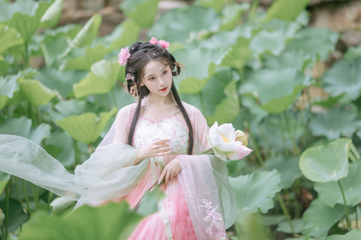 晓山青_一小枝枝枝枝《荷香袅袅》美图作品图片1