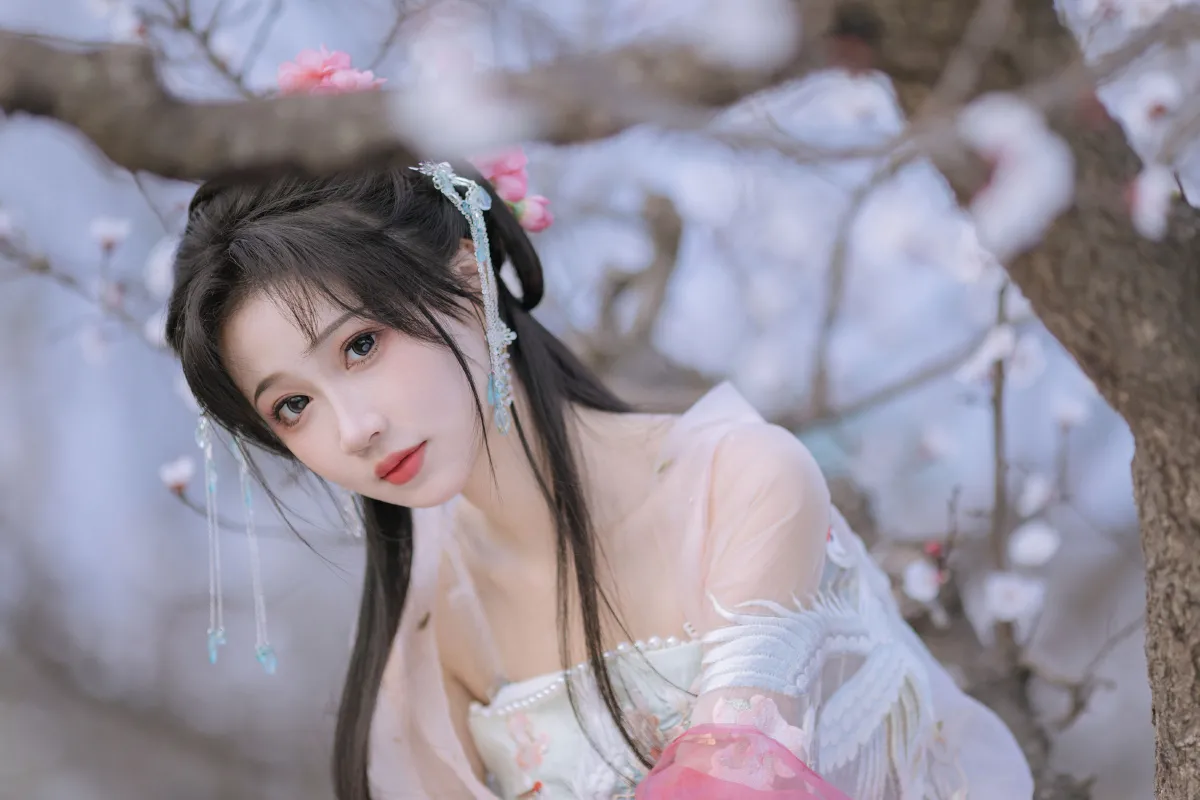 晓山青_绮罗生的小苏苏《杏花小仙子》美图作品图片1