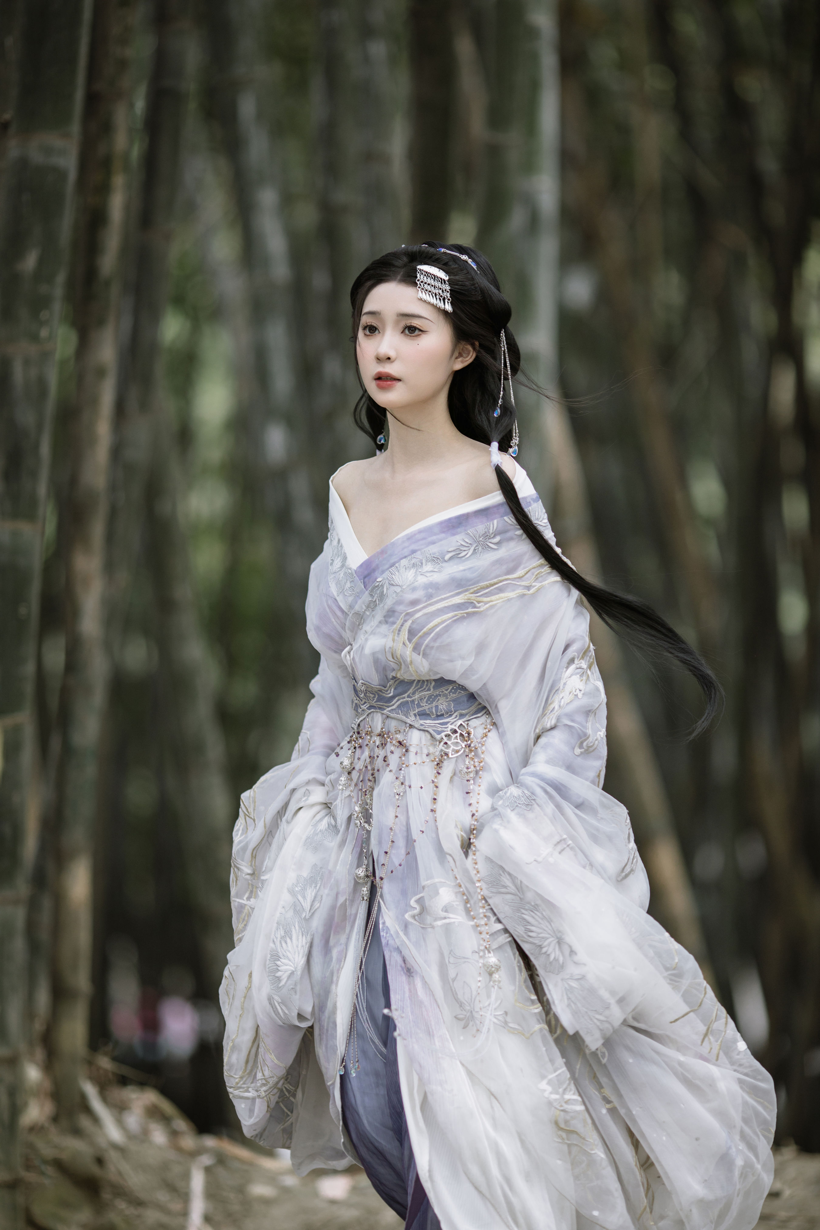 晓山青_褚鸢鸢《今天的风是杜鹃花香》美图作品图片1