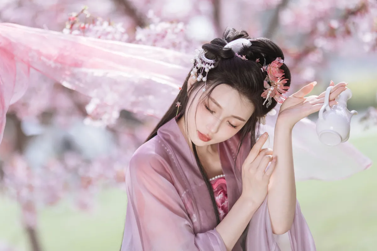 晓山青_柳柳杨柳柳《风起樱如雪》美图作品图片4