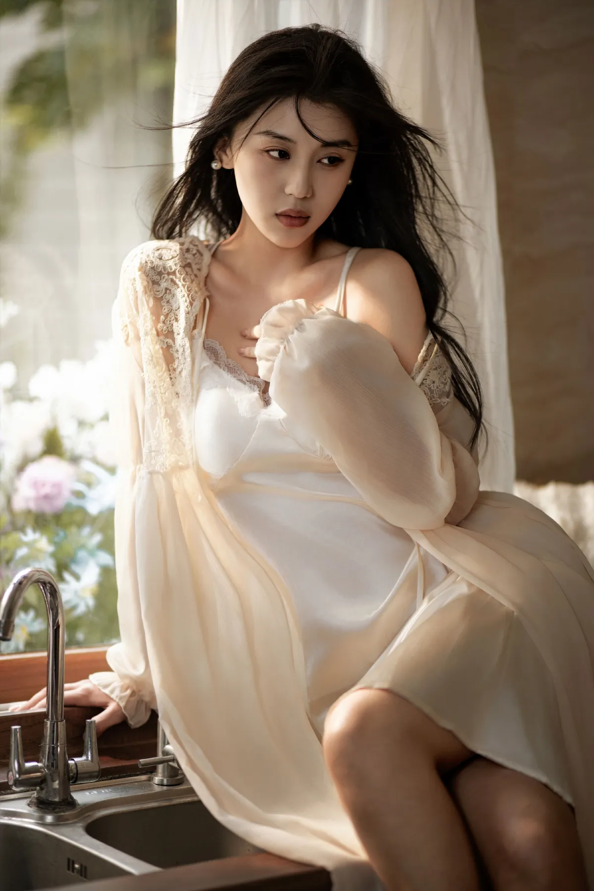 周末悠闲的厨房少女