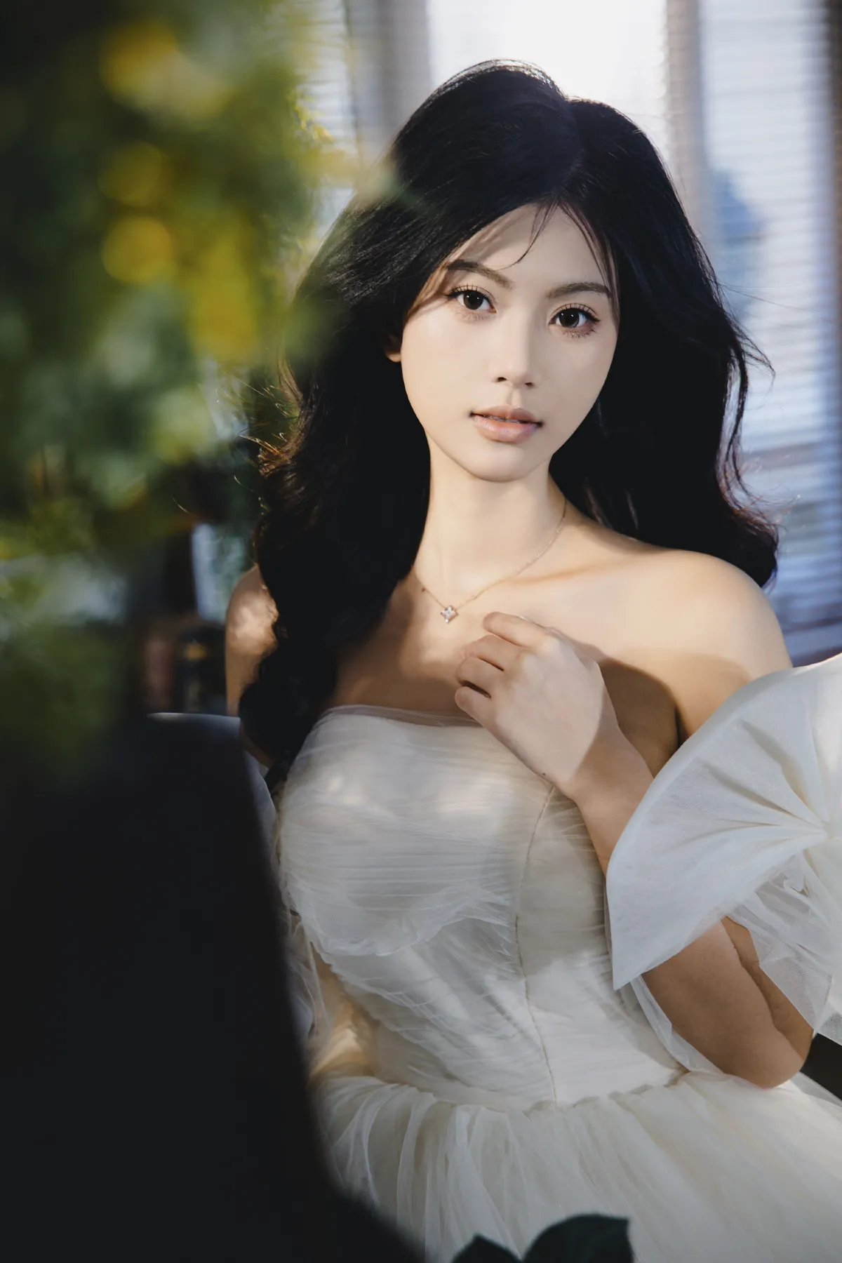 弹奏钢琴的少女