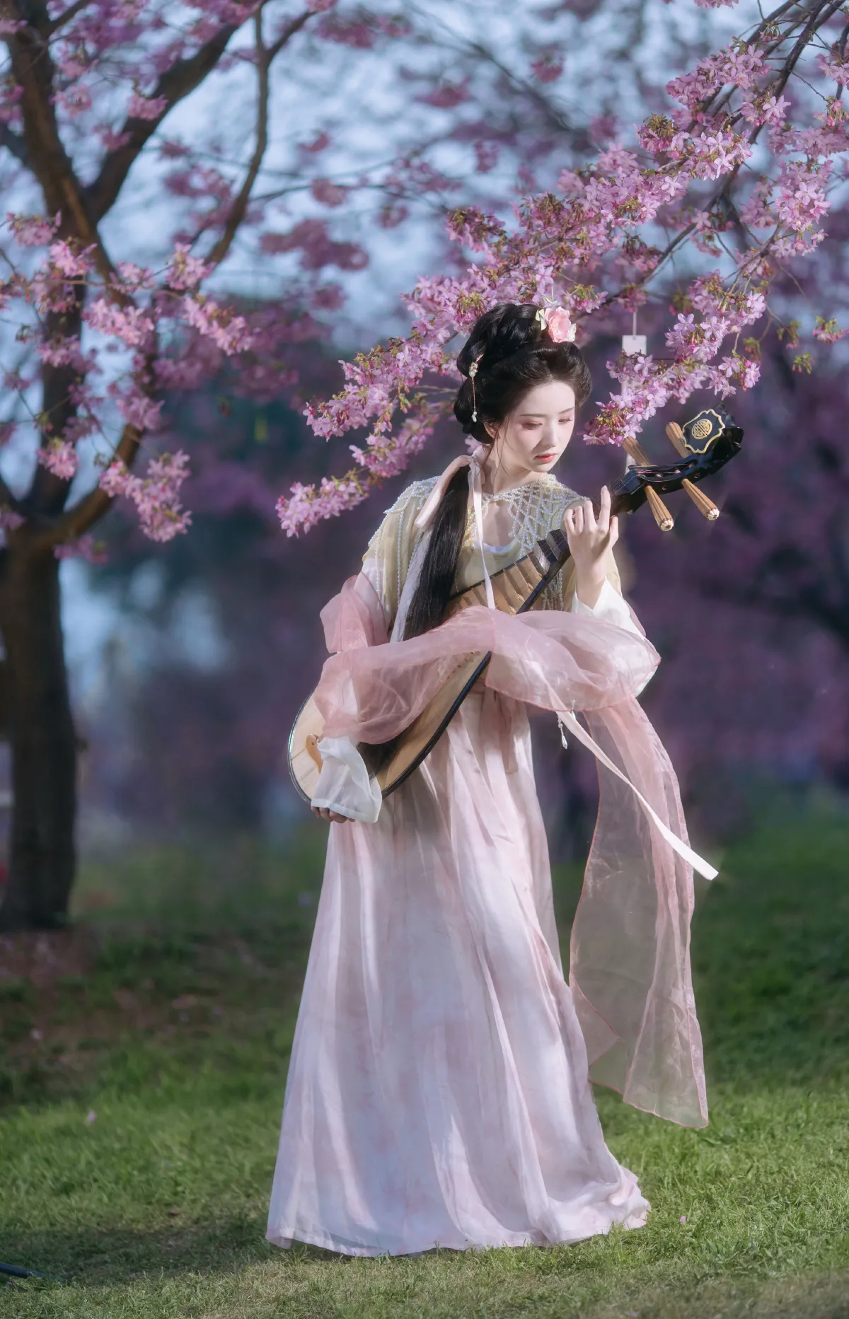 晓山青_弥弥雀《春色如许》美图作品图片1