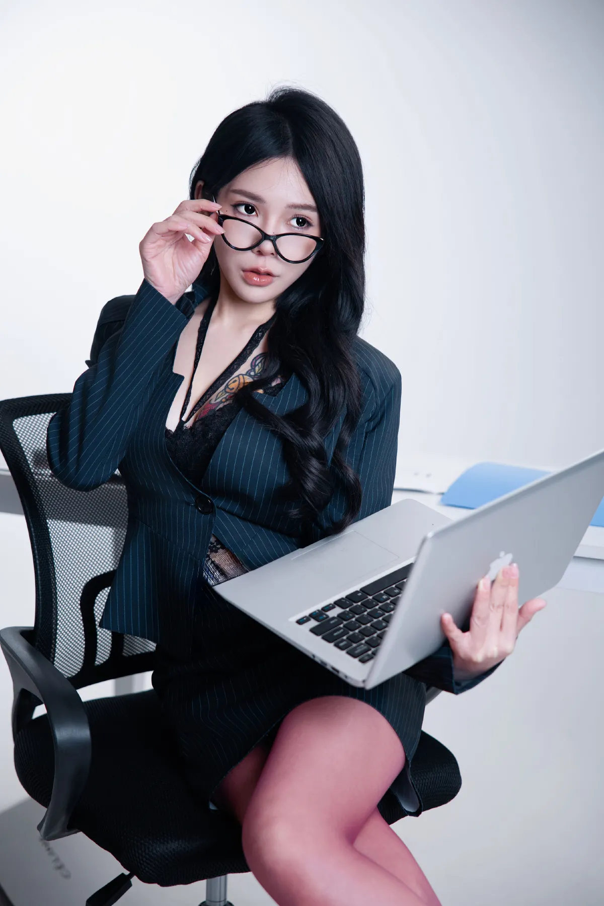 哈罗摄恐_AMY《办公室海妖女郎》美图作品图片4