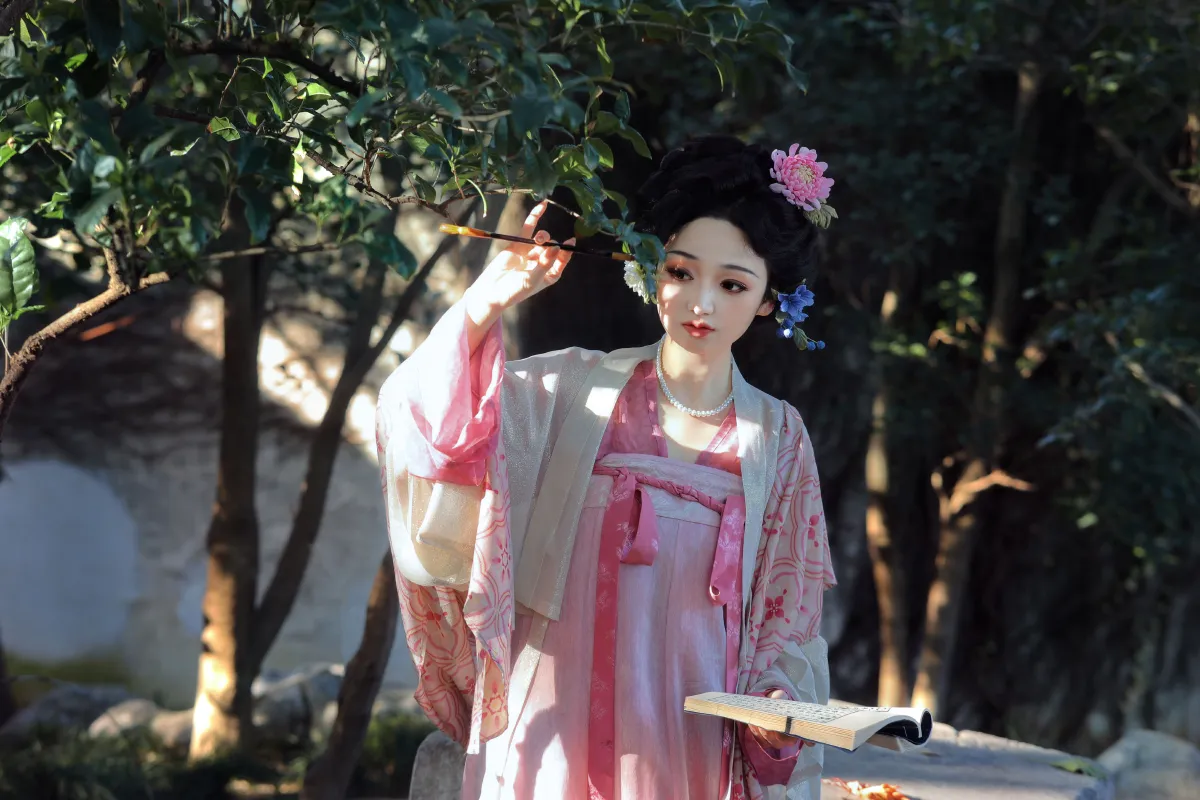 春去秋来只盼闯入你的眼眸