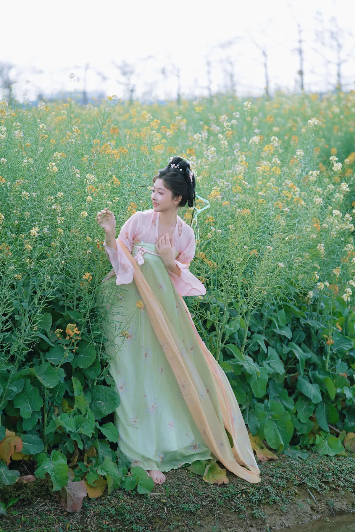Tommy汤面_漩涡鸣子《邂逅七彩花田里的仙女》美图作品图片1