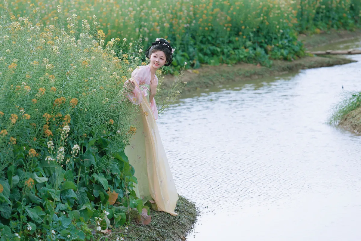 Tommy汤面_漩涡鸣子《邂逅七彩花田里的仙女》美图作品图片3