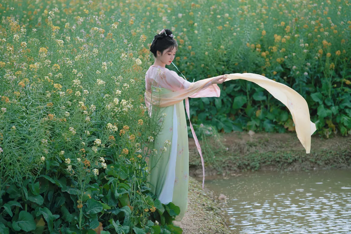 邂逅七彩花田里的仙女