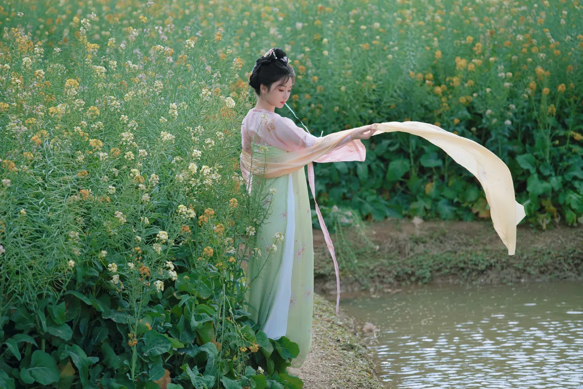 Tommy汤面_漩涡鸣子《邂逅七彩花田里的仙女》美图作品图片4