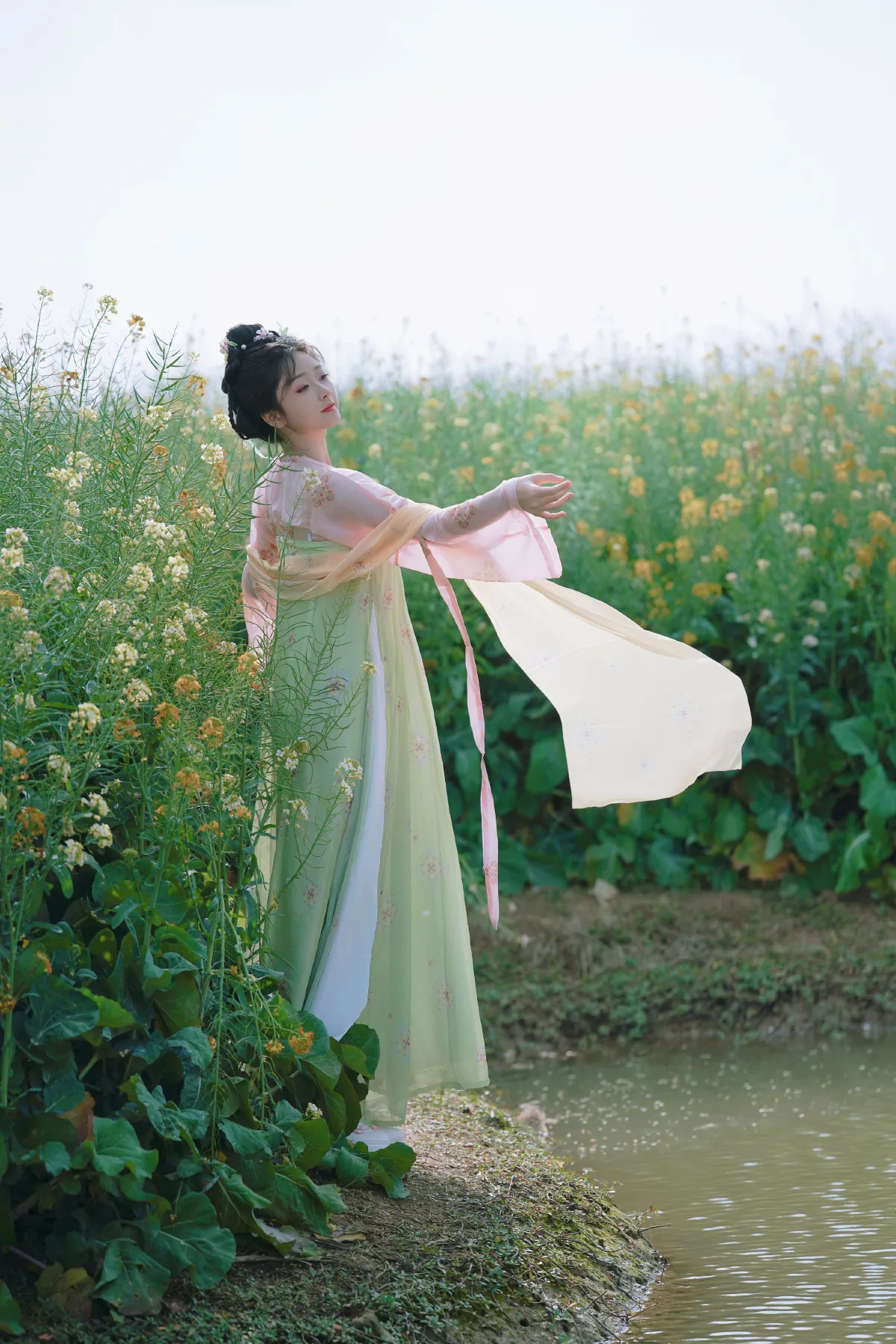 邂逅七彩花田里的仙女