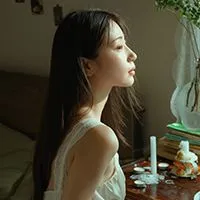 依依