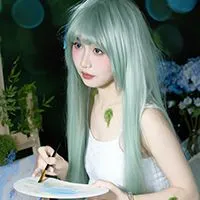 躲进鲨鱼嘴里