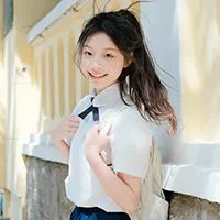 爱拍侧脸的小象