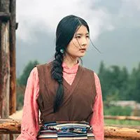 在长野晒月亮的油松